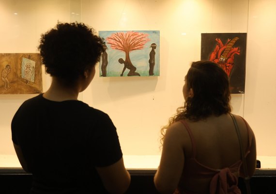 Estudantes expõem telas inspiradas em Nise da Silveira