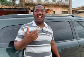 Pescador é resgatado após 24 horas à deriva; três seguem desaparecidos