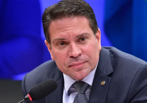 Moraes decreta prisão de Alexandre Ramagem