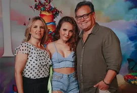 Larissa Manoela rompe com a mãe e reage após indireta do pai; entenda