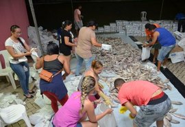 Distribuição de 60 toneladas de peixe, arroz e leite de coco garante mesa farta aos campo-alegrenses