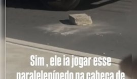 Atleta registra momento em que mulher quase é agredida com paralelepípedo por morador de rua
