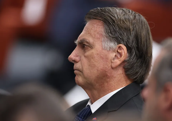 Bolsonaro deve acompanhar julgamento no STF de casa, sob prisão domiciliar