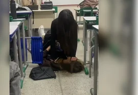 Vídeo: briga de escola termina com estudante ferida a tesouradas em SP