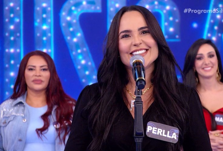 De volta ao SBT, Perlla anuncia que vai se formar em Jornalismo e agradece a Silvio Santos