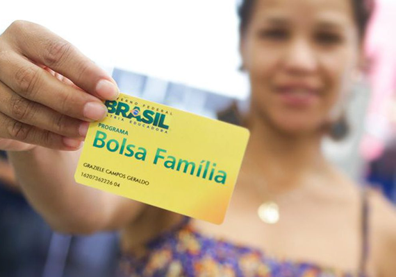 Governo amplia prazo de saques do Bolsa Família