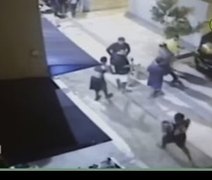 Vídeo mostra execução de mulher de 21 anos em frente à condomínio de Maceió