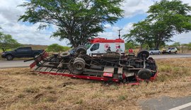 Homem morre após caminhão capotar na AL-220, em Batalha