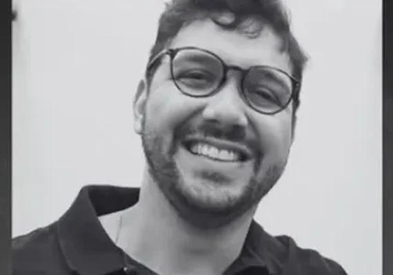 Familiares e amigos se despedem de Rodrigo Café em Maceió