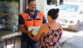 Moradores do Pontal afetados pelas fortes chuvas recebem cestas básicas