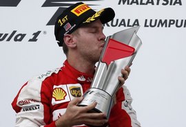 Vettel vence 1ª na Ferrari