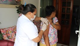 Prefeitura de Porto Calvo promove vacinação de idosos contra a H1N1 em domicílio
