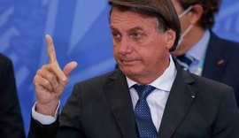 Bolsonaro diz não se sentir pressionado com atraso na vacinação