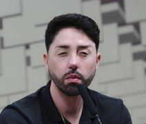 Rico Melquiades sofre críticas após prometer cirurgias plásticas de graça
