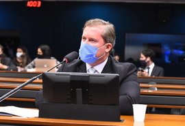 Deputado vota a favor da MP que desburocratiza e agiliza abertura de empresas no Brasil
