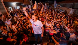 Jacintinho: Renan Filho apresenta o Vida Nova nas Grotas 2 em caminhada com 10 mil pessoas