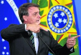 Bolsonaro parabeniza polícia após operação que deixou 28 mortos no Jacarezinho