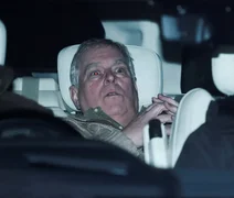 Polícia mantém buscas em mansão após liberar ex-príncipe Andrew