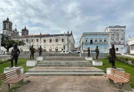 Personalidades históricas de Penedo ganham monumentos em praça pública