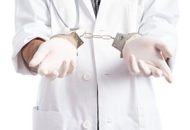 Médico é condenado por abuso sexual contra pacientes em Maceió