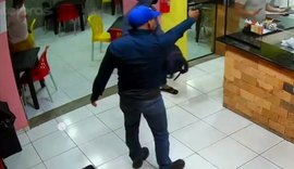 Assaltantes invadem lanchonete em Maceió e aterrorizam clientes durante roubo