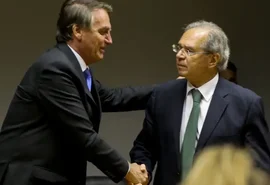 Paulo Guedes sob pressão para aumentar o valor do Auxílio Brasil