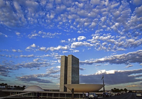 Candidaturas para Câmara e Senado começam a ser definidas