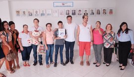 Famílias recebem a Carteira de Identificação do Autista