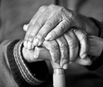 Idoso é agredido por populares após fazer sexo com animal em Arapiraca