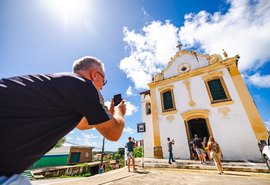 Turistas conhecem pontos turísticos da capital em passeio promovido pela Semtur