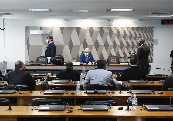 CPI: senadores questionam Renan e aprovam 310 pedidos de informação