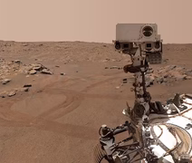 NASA encontra sinais promissores de vida microscópica em rocha marciana