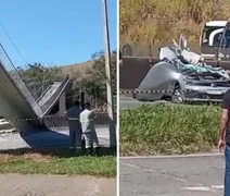 Passarela desaba após ser atingida por caminhão e deixa dois mortos em SP