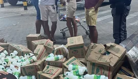 Pallets desabam dentro de supermercado e deixam mãe e filha feridas