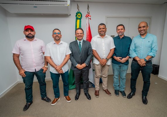 Diretores da Unicafes-AL participam de audiência com o governador em exercício