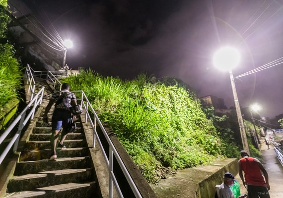 Prefeitura amplia pontos de iluminação em mais quatro grotas e no Feitosa
