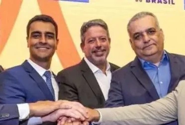 Enquanto Renan Filho avança firme, Lira joga com JHC, focado apenas na própria eleição