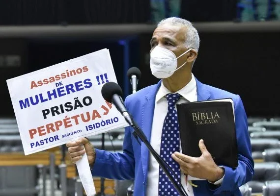 Centrão pede “urgência urgentíssima” a PL que veda mudanças na Bíblia