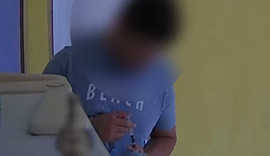 VÍDEO: homem invade casa da ex e tenta envenená-la com chumbinho em Maceió