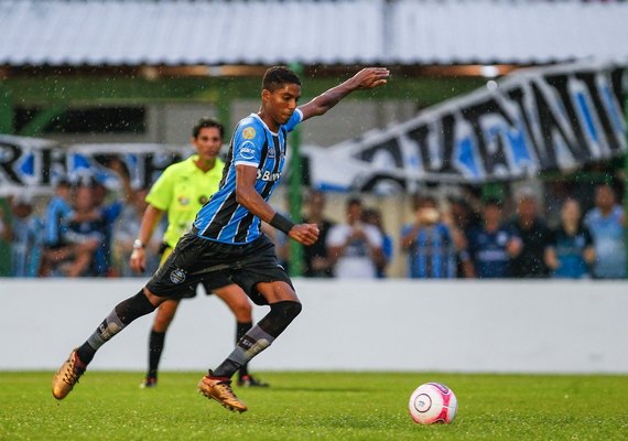 Grêmio bate Ceará com 1º gol de Churín