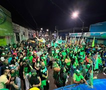 Davi Maia arrasta uma multidão durante caminhada em Quebrangulo