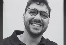 Familiares e amigos se despedem de Rodrigo Café em Maceió