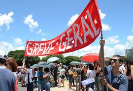 Servidores municipais de AL decretam greve