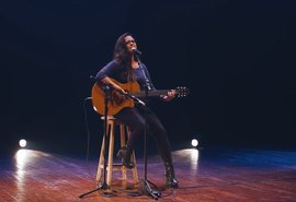 Fernanda Guimarães se apresenta nos 110 anos do Teatro Deodoro