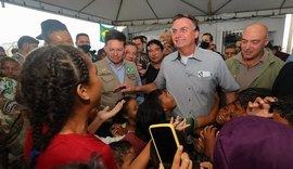 Em visita a Venezuelanos Bolsonaro recicla discurso de medo