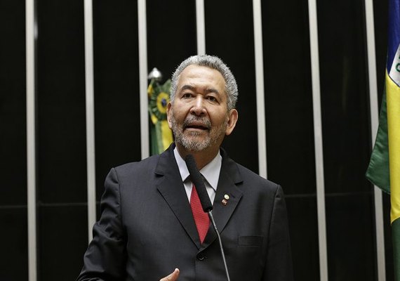 Presidente do TRE/AL manda cumprir decisão que afasta Paulão do mandato