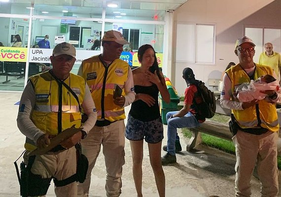 Agentes do Ronda no Bairro salvam bebê engasgada em Maceió