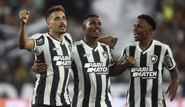 Botafogo supera Vitória para abrir vantagem na Copa do Brasil