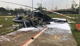 Vídeo: Helicóptero com duas pessoas cai em área residencial de São Paulo