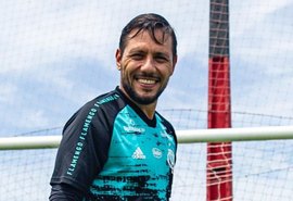 Flamengo negocia renovação de contrato com Diego Alves
